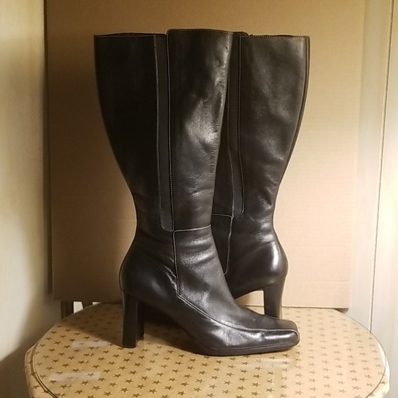 Boots - Picture 2 of 9